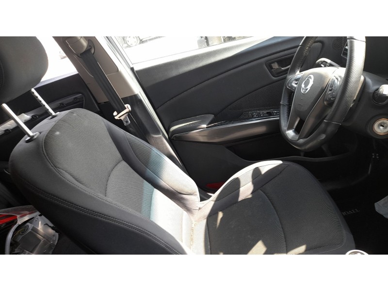 Recambio de asiento delantero izquierdo para ssangyong tivoli 1.5 referencia OEM IAM   