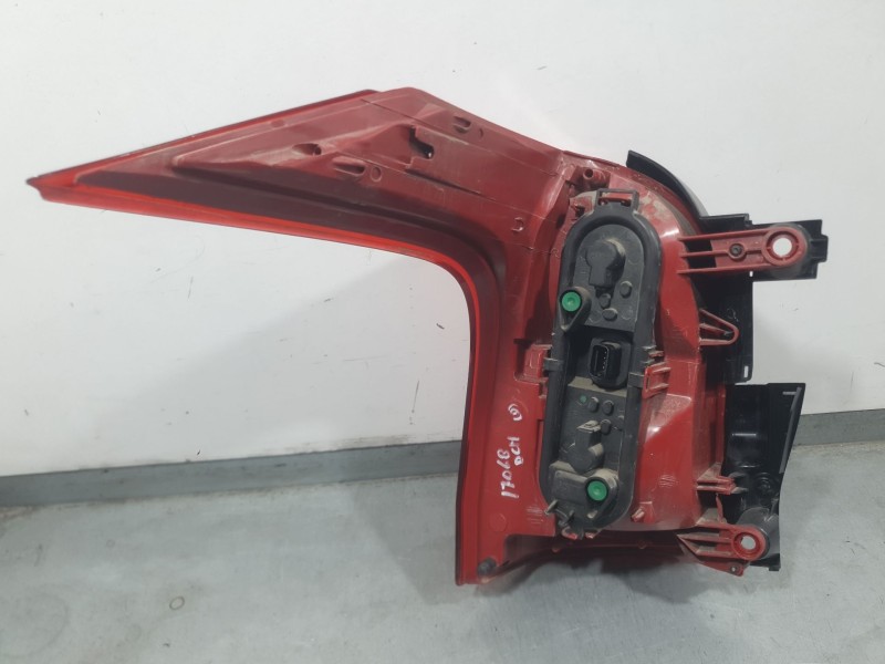 Recambio de piloto trasero derecho para peugeot 5008 (0u_, 0e_) 1.2 referencia OEM IAM 9672666680  