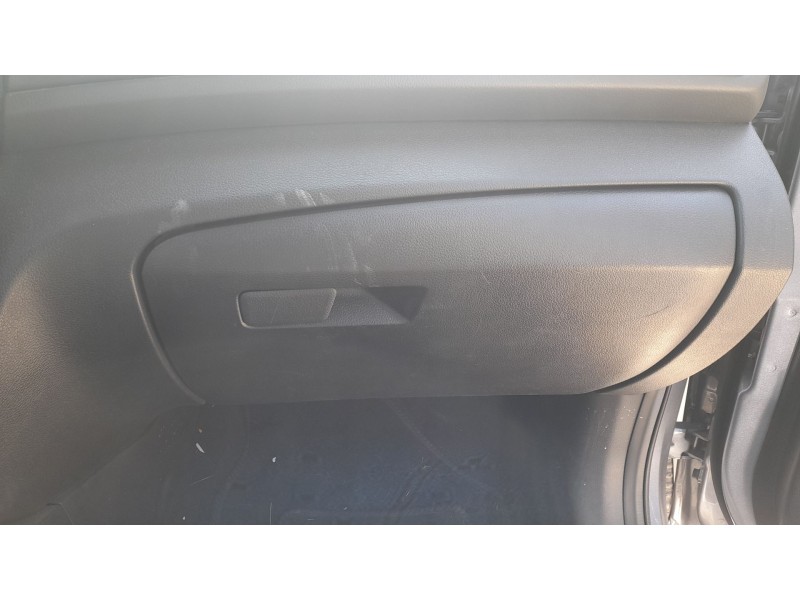 Recambio de guantera para ssangyong tivoli 1.5 referencia OEM IAM 7772035101LBH  