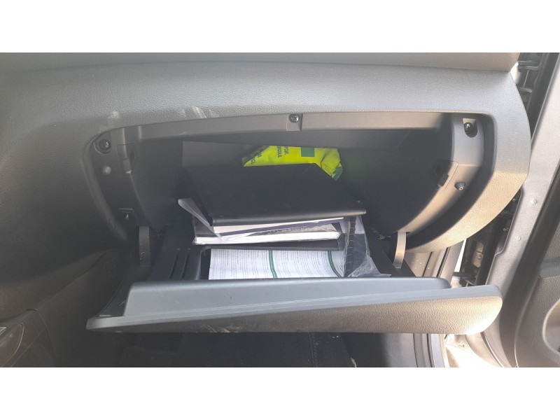 Recambio de guantera para ssangyong tivoli 1.5 referencia OEM IAM 7772035101LBH  