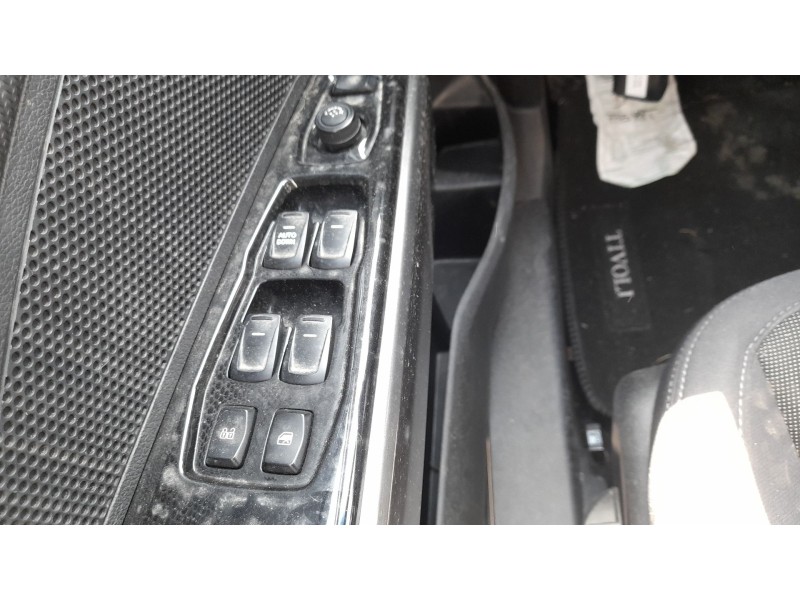 Recambio de mando elevalunas delantero izquierdo para ssangyong tivoli 1.5 referencia OEM IAM 8581135100  