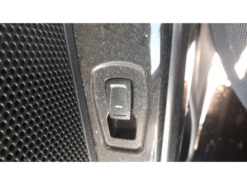 Recambio de mando elevalunas trasero derecho para ssangyong tivoli 1.5 referencia OEM IAM 8585035000  