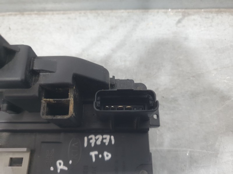 Recambio de cerradura puerta trasera derecha para hyundai i30 (fd) 1.6 crdi referencia OEM IAM 814202L000  