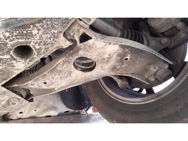 Recambio de brazo suspension inferior delantero izquierdo para ssangyong tivoli 1.5 referencia OEM IAM 4451035000  