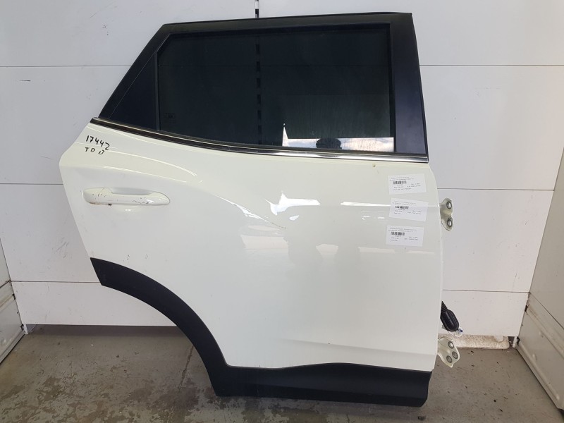 Recambio de puerta trasera derecha para kg mobility korando (c300) 1.5 referencia OEM IAM 6302137000 MUY TOCADA 