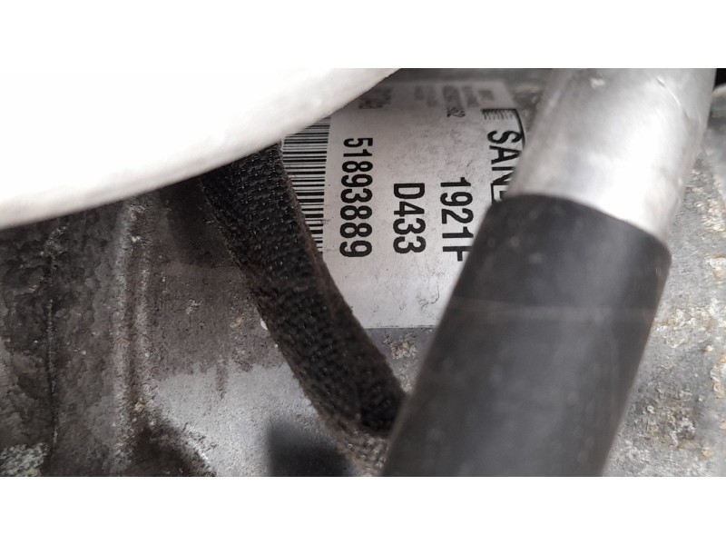 Recambio de compresor aire acondicionado para fiat doblo cargo (263_) 1.3 d multijet (263wxu1a) referencia OEM IAM 71724813 5189