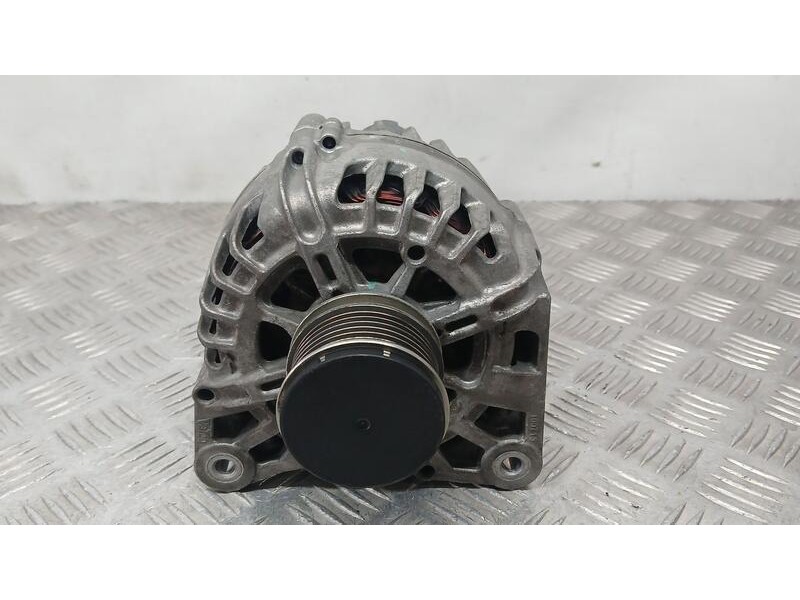 Recambio de alternador para renault clio iv business referencia OEM IAM 231007865R VALEO TG12C124