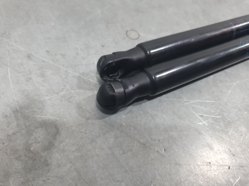 Recambio de amortiguadores maletero / porton para dacia sandero iii 1.0 tce 90 referencia OEM IAM 904525475R  