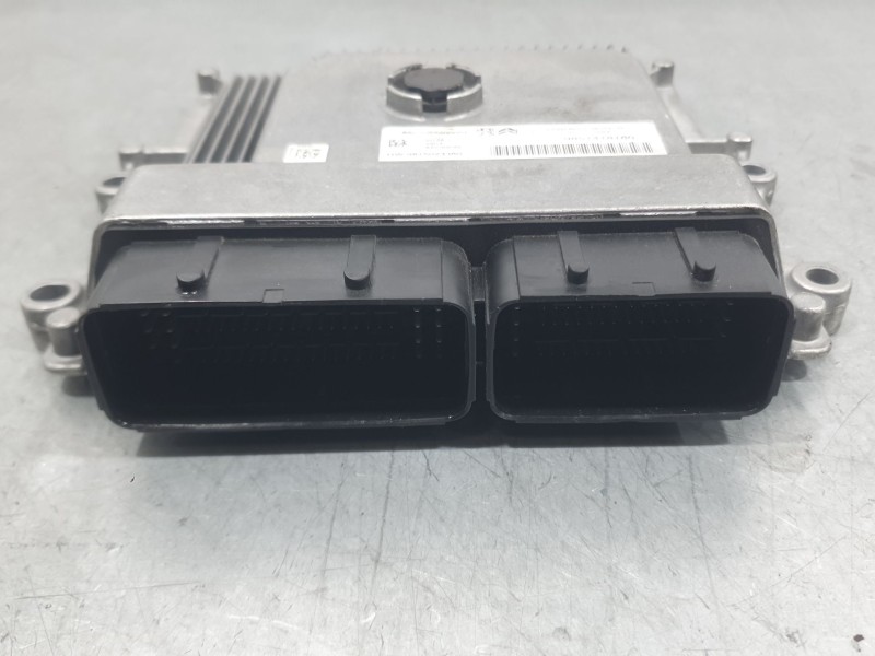 Recambio de centralita motor uce para peugeot 2008 ii (ud_, us_, uy_, uj_, ur_, uc_) 1.2 puretech 100 referencia OEM IAM 9851418