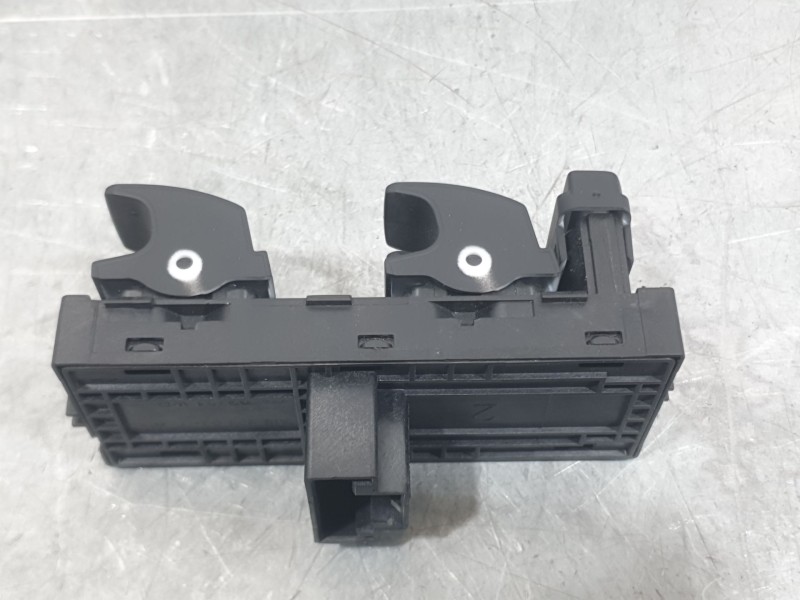 Recambio de mando elevalunas delantero izquierdo para seat arona (kj7, kjp) 1.0 tgi referencia OEM IAM 5G0959857F C/ MANDO RETRO