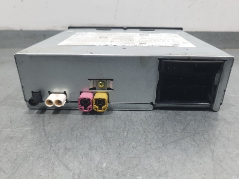 Recambio de sistema audio / radio para seat arona (kj7, kjp) 1.0 tgi referencia OEM IAM 6F0035820B  