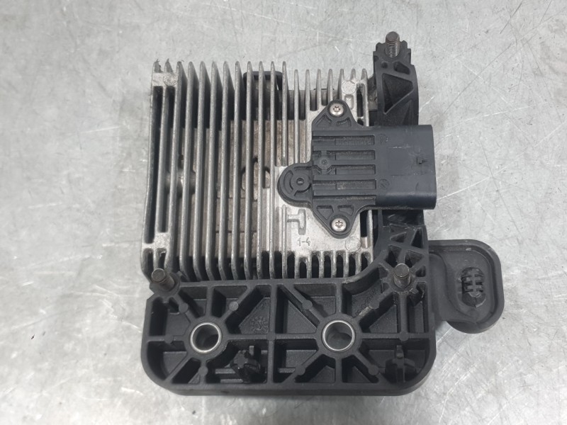 Recambio de modulo electronico para peugeot 2008 ii (ud_, us_, uy_, uj_, ur_, uc_) 1.2 puretech 100 referencia OEM IAM 985577848