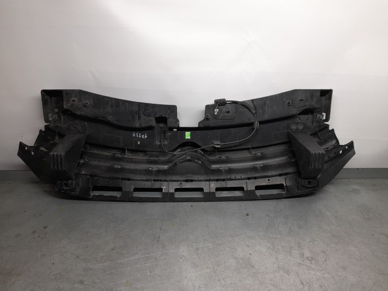 Recambio de rejilla delantera para citroën c3 iii (sx) 1.2 vti 82 referencia OEM IAM 9812063477  