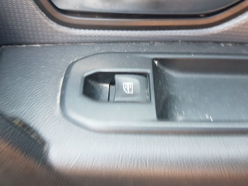 Recambio de mando elevalunas delantero derecho para renault express furgoneta/monovolumen 1.5 blue dci 75 (f6aa) referencia OEM 