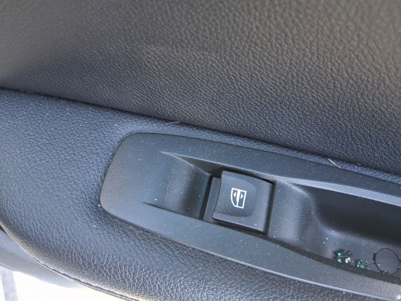 Recambio de mando elevalunas trasero derecho para renault megane iv hatchback (b9a/m/n_) 1.2 tce 130 (b9mr) referencia OEM IAM 2