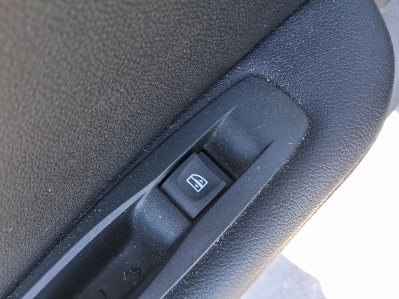 Recambio de mando elevalunas trasero izquierdo para renault megane iv hatchback (b9a/m/n_) 1.2 tce 130 (b9mr) referencia OEM IAM