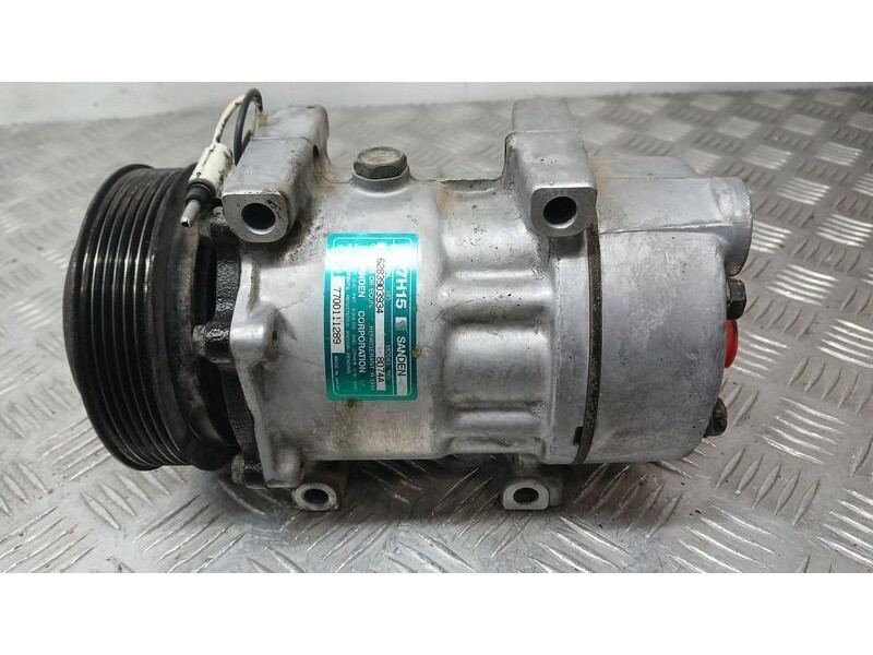 Recambio de compresor aire acondicionado para renault laguna (b56) referencia OEM IAM 7700111289 SANDEN 8074A SD7H15