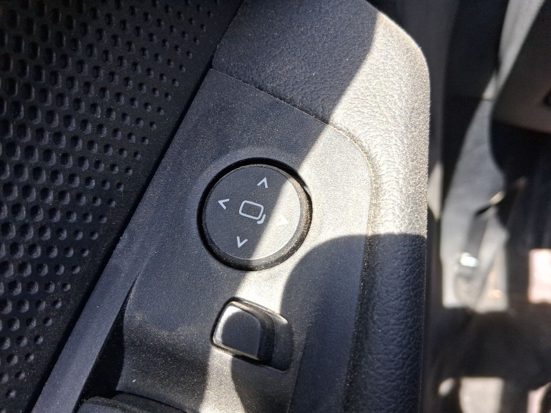 Recambio de mando elevalunas delantero izquierdo para bmw 1 (f40) 116 d referencia OEM IAM 61317950751 C/MANDO RETROVISOR 