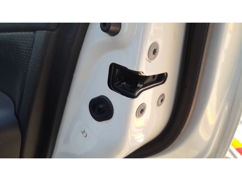 Recambio de cerradura puerta trasera derecha para nissan x-trail ii (t31) 2.0 dci 4x4 referencia OEM IAM 82500JG000  