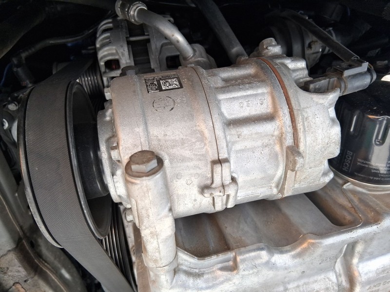 Recambio de compresor aire acondicionado para volkswagen polo vi (aw1, bz1, ae1) 1.0 tsi referencia OEM IAM 5Q0816803D  