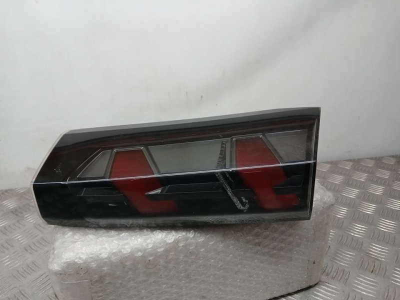 Recambio de piloto trasero derecho para peugeot 2008 (p1) allure referencia OEM IAM 9825957180  INTERIOR ROZADO