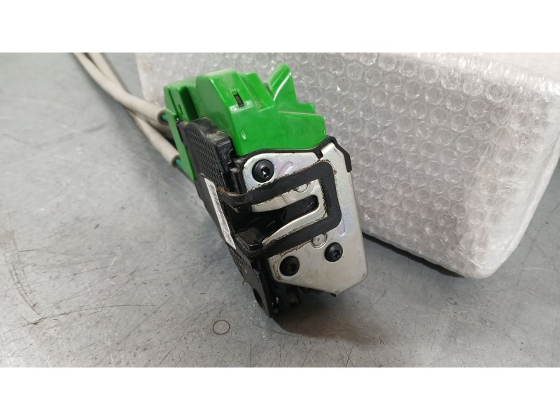 Recambio de cerradura puerta delantera derecha para ssangyong tivoli 1.5 referencia OEM IAM 7122035001  