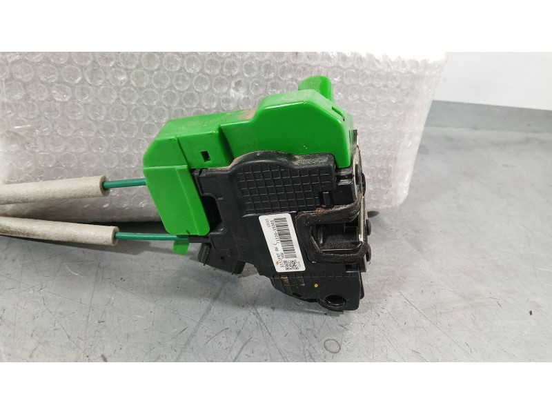 Recambio de cerradura puerta delantera derecha para ssangyong tivoli 1.5 referencia OEM IAM 7122035001  