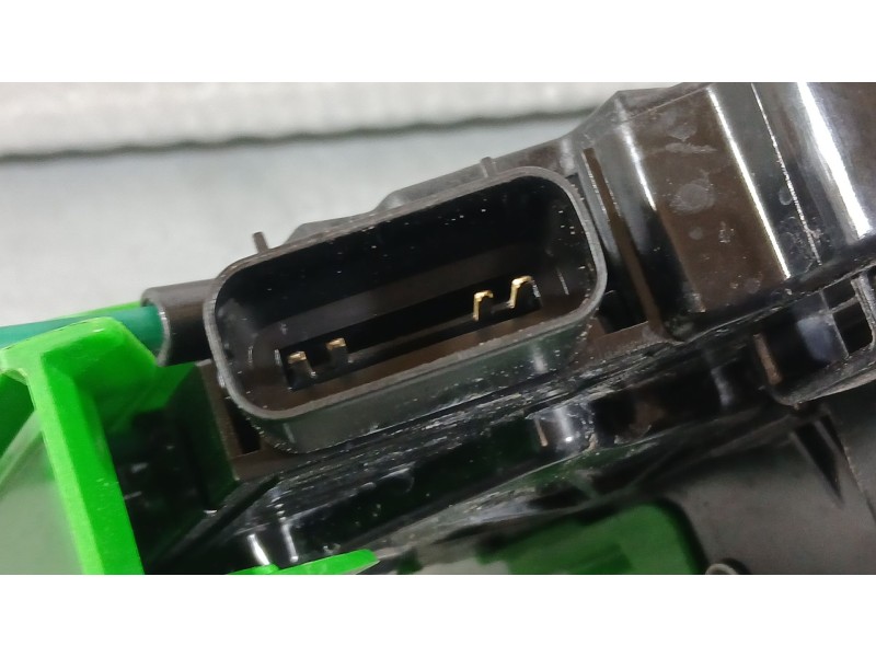 Recambio de cerradura puerta delantera derecha para ssangyong tivoli 1.5 referencia OEM IAM 7122035001  