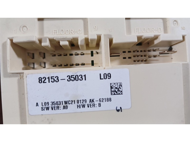 Recambio de caja reles / fusibles para ssangyong tivoli 1.5 referencia OEM IAM 8215335031  