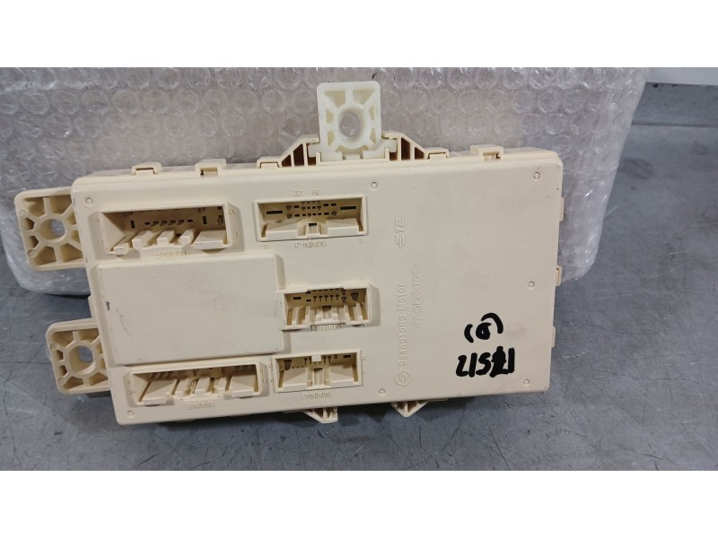 Recambio de caja reles / fusibles para ssangyong tivoli 1.5 referencia OEM IAM 8215335031  