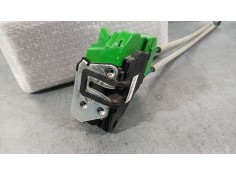 Recambio de cerradura puerta delantera izquierda para ssangyong tivoli 1.5 referencia OEM IAM 7121035021  