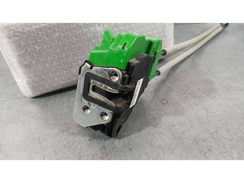 Recambio de cerradura puerta delantera izquierda para ssangyong tivoli 1.5 referencia OEM IAM 7121035021  