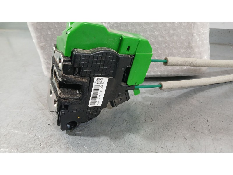 Recambio de cerradura puerta delantera izquierda para ssangyong tivoli 1.5 referencia OEM IAM 7121035021  