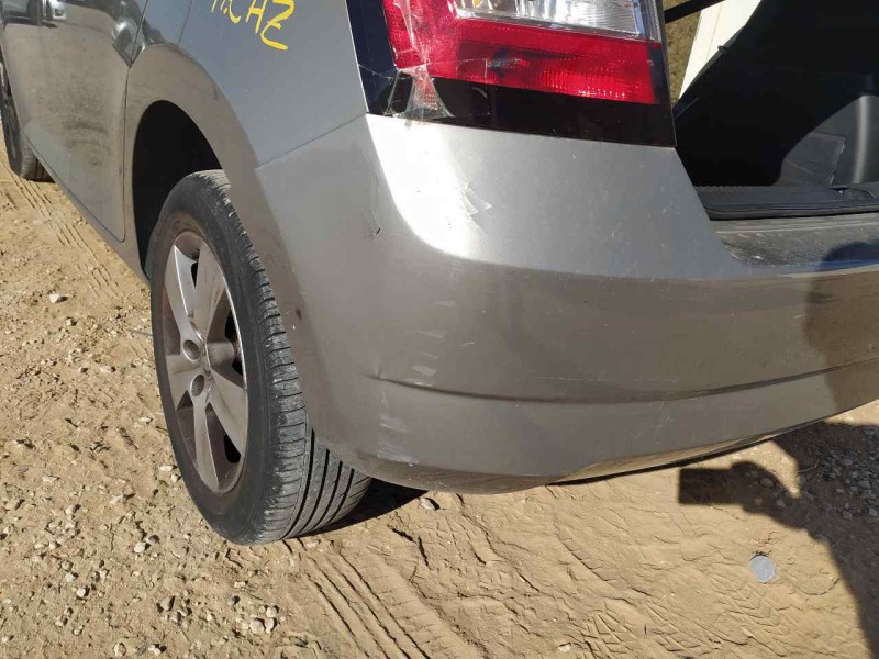 Recambio de paragolpes trasero para skoda fabia ambition referencia OEM IAM 6V6807421  TOCADO