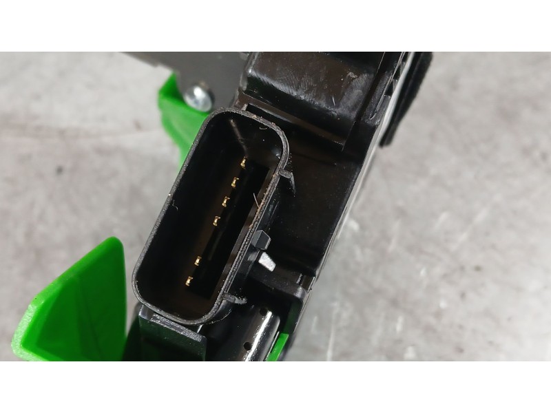 Recambio de cerradura puerta delantera izquierda para ssangyong tivoli 1.5 referencia OEM IAM 7121035021  