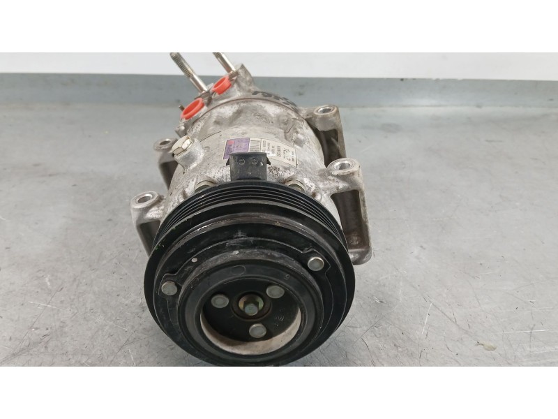 Recambio de compresor aire acondicionado para ssangyong tivoli 1.5 referencia OEM IAM 1731313611 ESTRA 6000275 23C130079