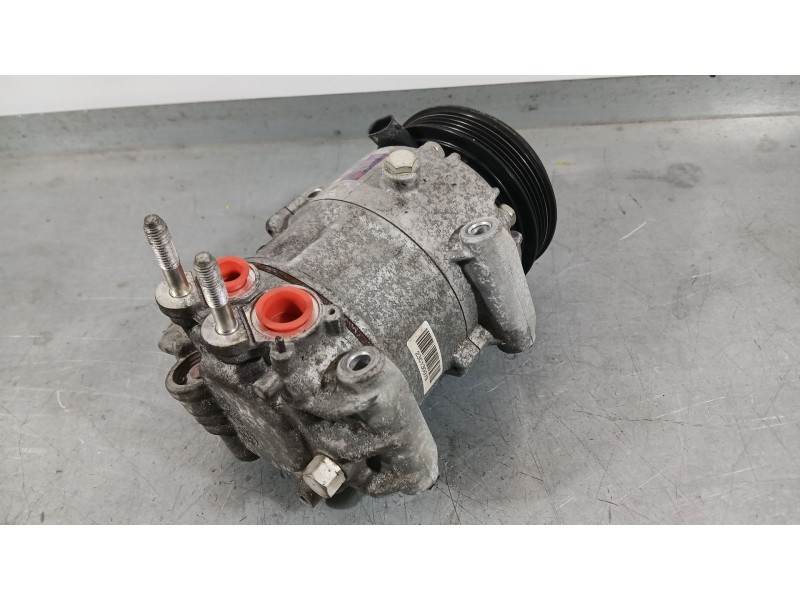 Recambio de compresor aire acondicionado para ssangyong tivoli 1.5 referencia OEM IAM 1731313611 ESTRA 6000275 23C130079