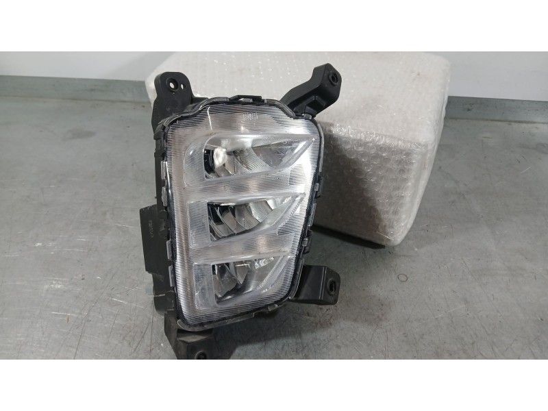 Recambio de faro antiniebla derecho para ssangyong tivoli 1.5 referencia OEM IAM 832023581  