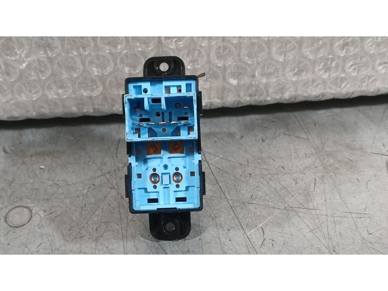 Recambio de mando elevalunas delantero derecho para ssangyong tivoli 1.5 referencia OEM IAM 8585035100LVB  