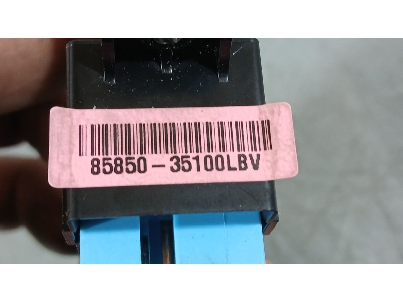 Recambio de mando elevalunas delantero derecho para ssangyong tivoli 1.5 referencia OEM IAM 8585035100LVB  