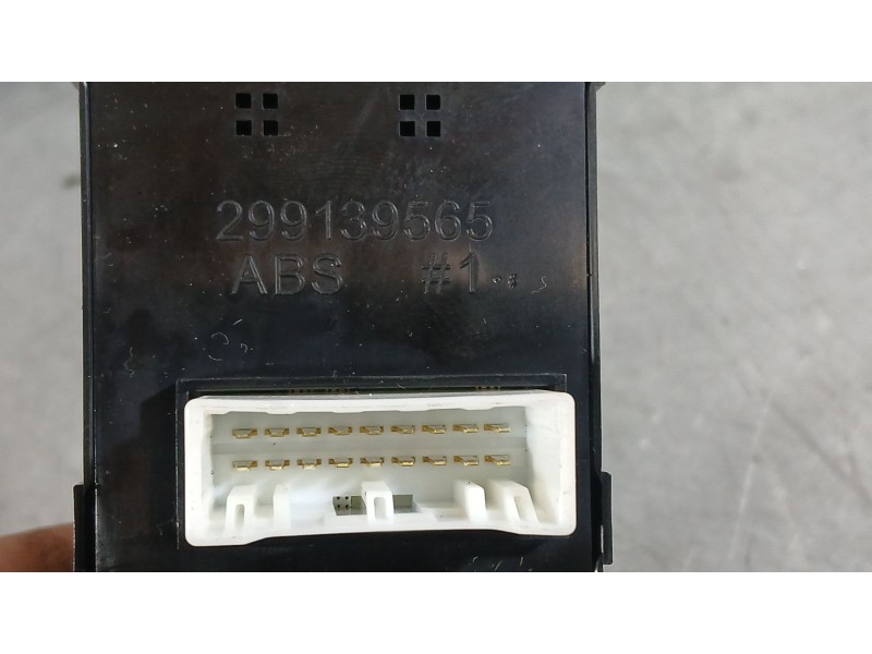 Recambio de mando elevalunas delantero izquierdo para ssangyong tivoli 1.5 referencia OEM IAM 8581135200LBV  