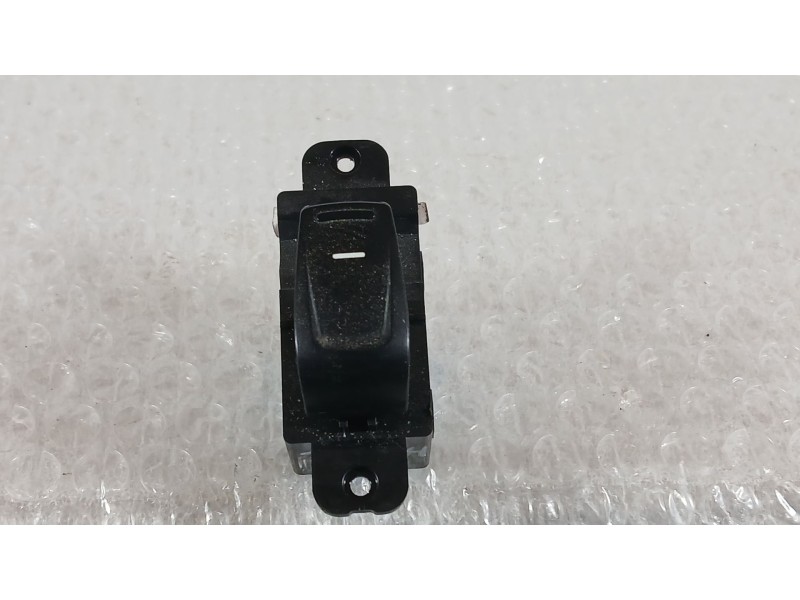 Recambio de mando elevalunas trasero derecho para ssangyong tivoli 1.5 referencia OEM IAM 8585035100LVB  