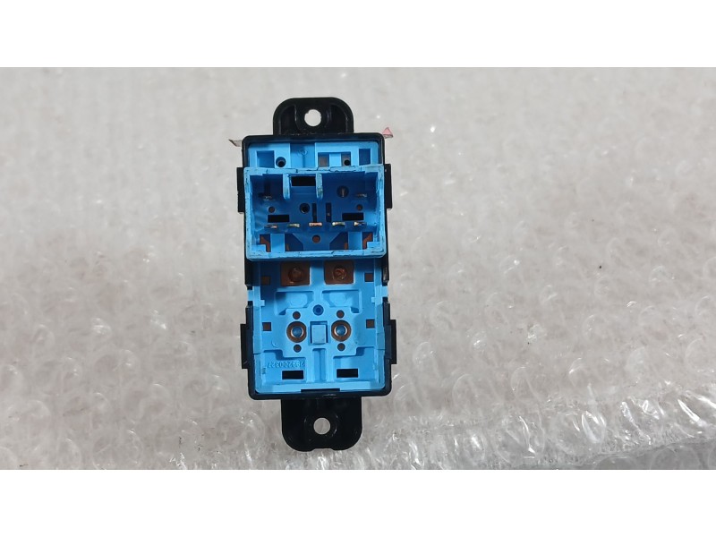 Recambio de mando elevalunas trasero derecho para ssangyong tivoli 1.5 referencia OEM IAM 8585035100LVB  