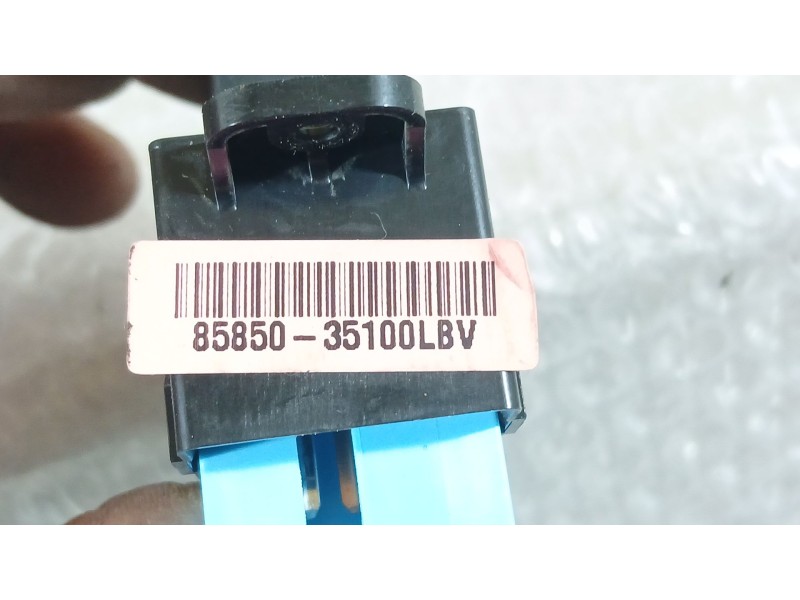 Recambio de mando elevalunas trasero derecho para ssangyong tivoli 1.5 referencia OEM IAM 8585035100LVB  