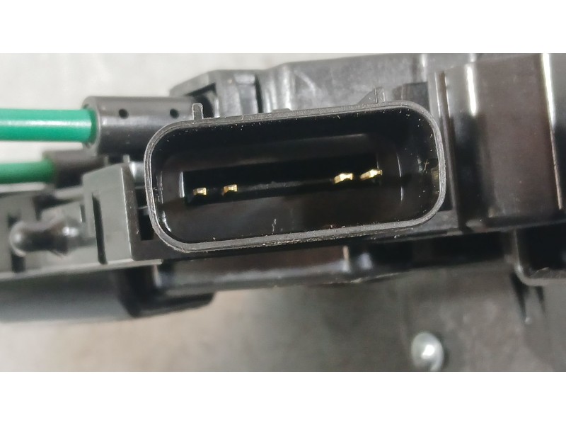 Recambio de cerradura puerta trasera derecha para ssangyong tivoli 1.5 referencia OEM IAM 7132035001  