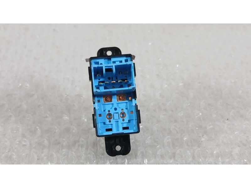 Recambio de mando elevalunas trasero izquierdo para ssangyong tivoli 1.5 referencia OEM IAM 8585035100LVB  