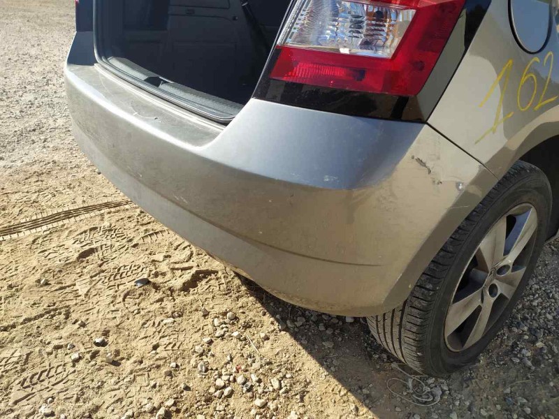 Recambio de paragolpes trasero para skoda fabia ambition referencia OEM IAM 6V6807421  TOCADO