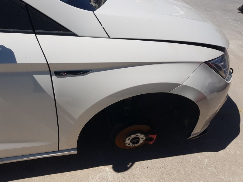 Recambio de aleta delantera derecha para seat ibiza v (kj1, kjg) 1.0 tgi referencia OEM IAM 6F0821106B  