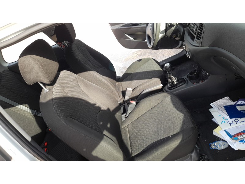 Recambio de asiento delantero derecho para hyundai accent iii (mc) 1.6 gls referencia OEM IAM   