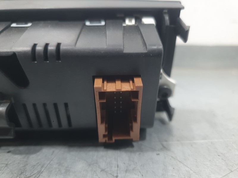 Recambio de pantalla multifuncion para peugeot 5008 (0u_, 0e_) 1.6 hdi referencia OEM IAM 9676655380  